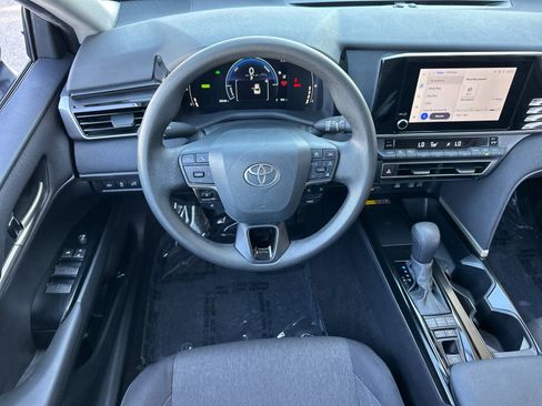 Used 2025 Toyota Camry LE FWD image 13