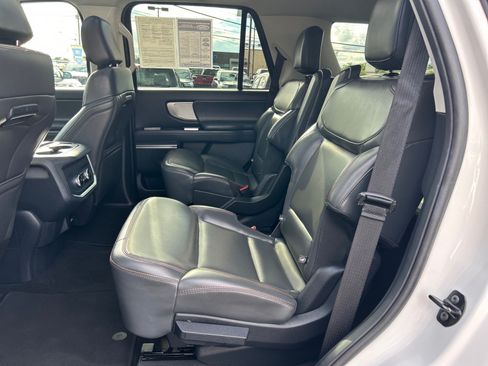 Certified 2025 Ford Expedition Active AWD/4WD image 9