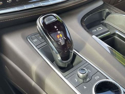 Used 2023 Cadillac Escalade Premium Luxury image 32