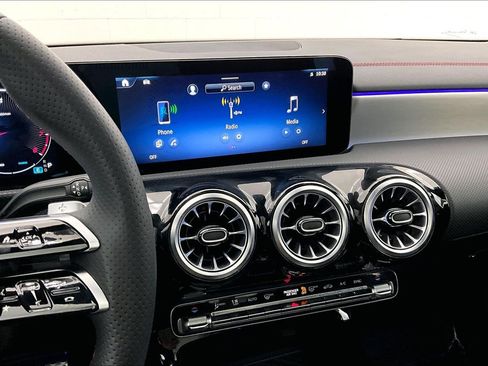 Used 2026 Mercedes-Benz CLA 250 image 5