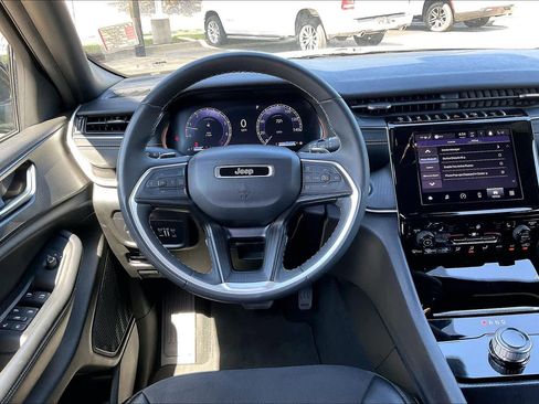 Used 2024 Jeep Grand Cherokee Altitude AWD/4WD image 6