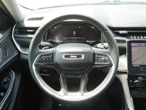 Used 2023 Jeep Grand Cherokee L Limited AWD/4WD image 17