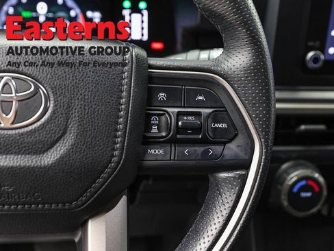 Used 2025 Toyota 4Runner SR5 AWD/4WD image 16
