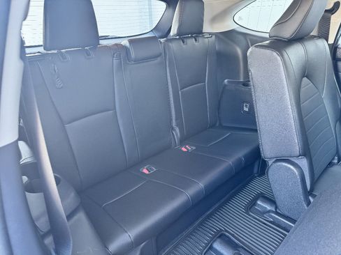 Used 2023 Toyota Highlander XLE image 12