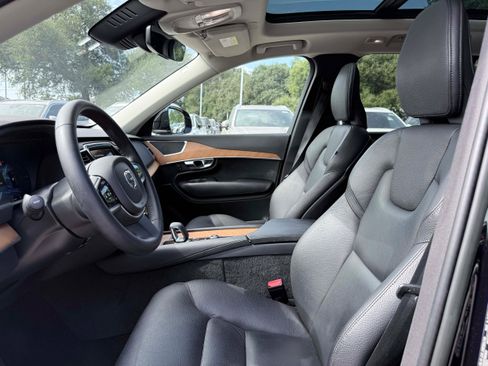 Certified 2023 Volvo XC90 T8 Plus AWD/4WD image 14