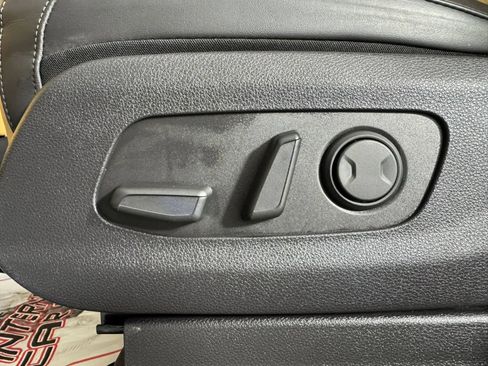 Used 2024 Kia Carnival EX FWD image 31