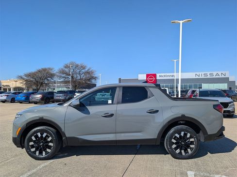 Used 2025 Hyundai Santa Cruz SE image 3