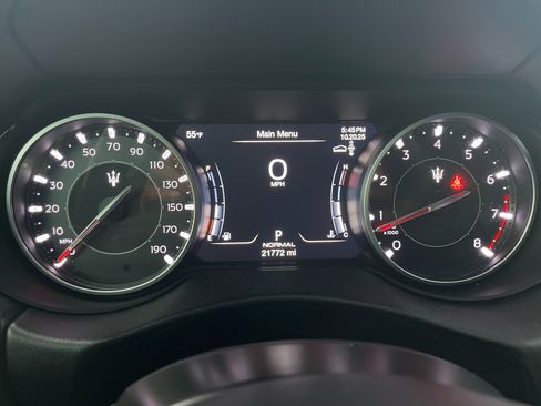 Used 2021 Maserati Levante image 23