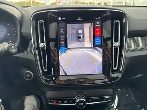 Certified 2025 Volvo XC40 B5 Plus AWD/4WD image 26