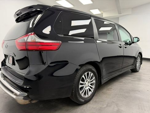 Used 2020 Toyota Sienna XLE image 23