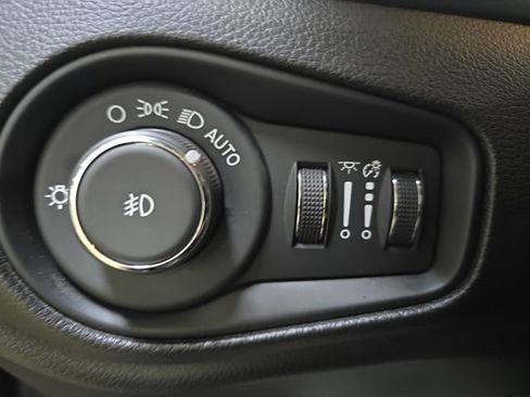 Used 2019 Jeep Renegade Limited w/ Trailer Tow Group image 25