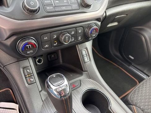 Used 2019 GMC Acadia SLE image 25