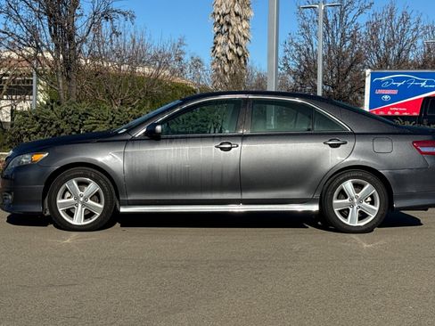 Used 2011 Toyota Camry SE image 7