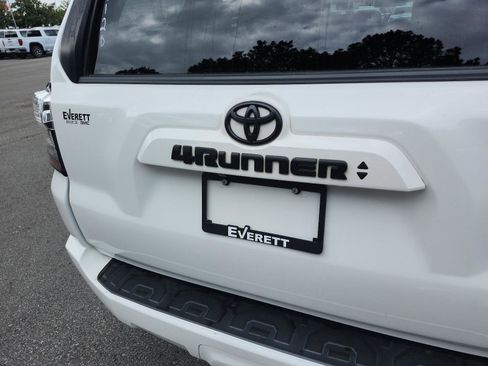 Used 2021 Toyota 4Runner SR5 Premium w/ Moonroof Package AWD/4WD image 4
