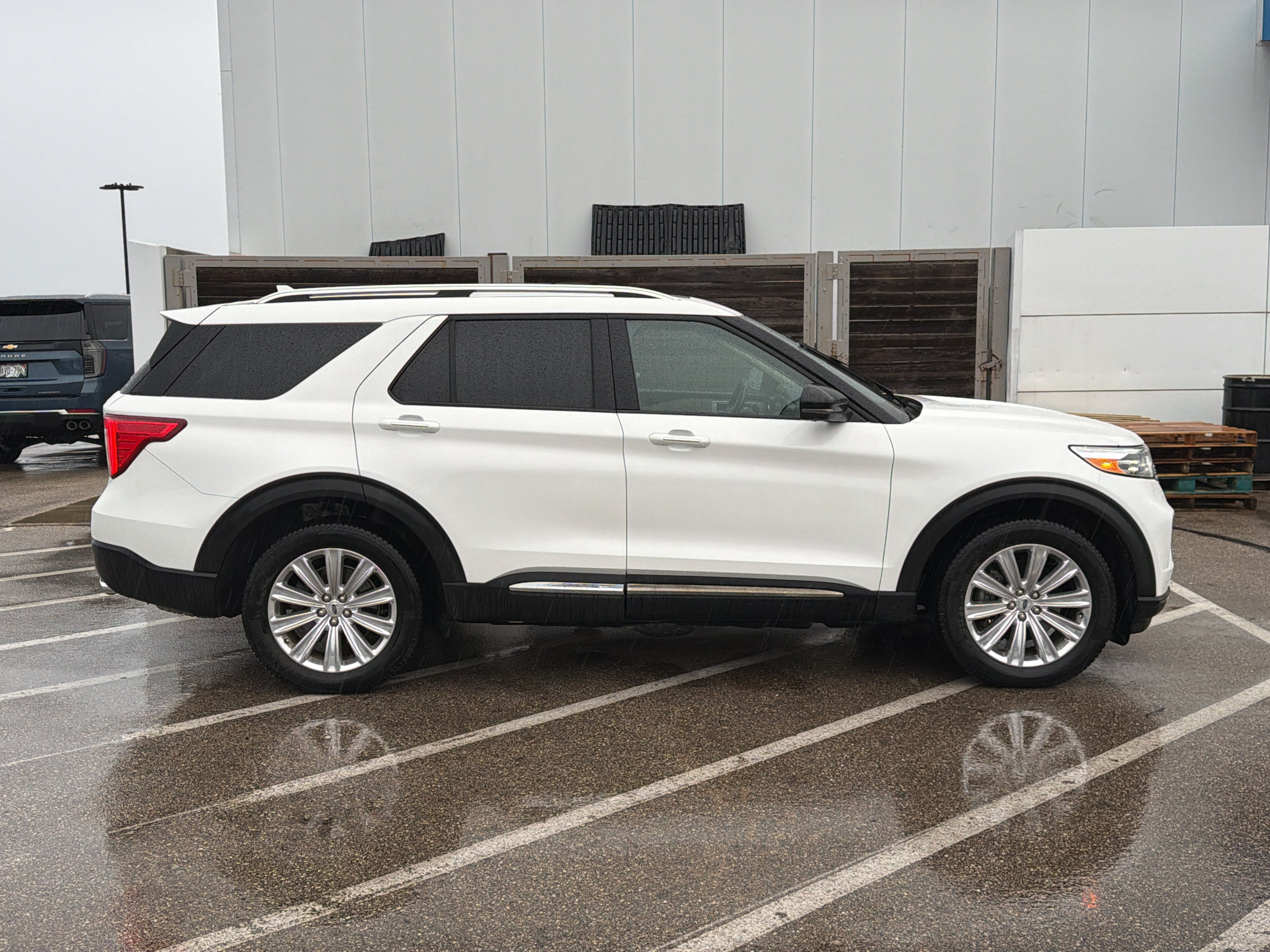 Used 2021 Ford Explorer Limited w/ Hybrid Equipment Group 310A AWD/4WD image 7
