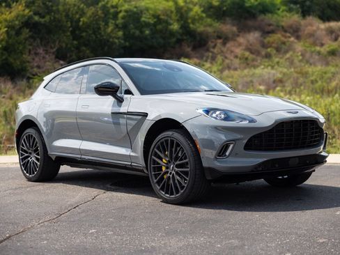 Used 2022 Aston Martin DBX AWD/4WD image 9