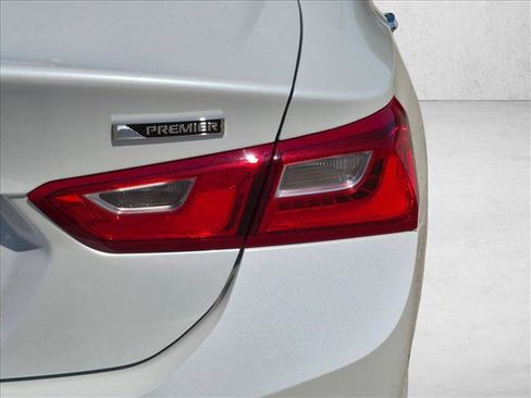 Used 2018 Chevrolet Malibu Premier w/ Premier Sun and Wheel Package FWD image 13