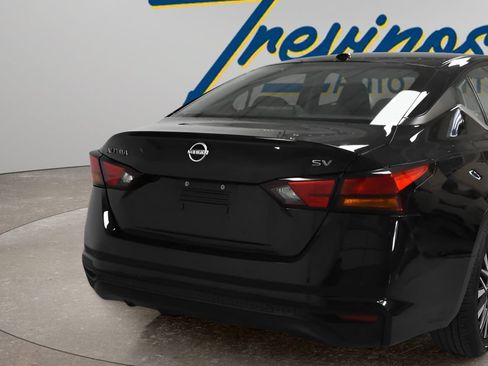 Used 2024 Nissan Altima 2.5 SV FWD image 3