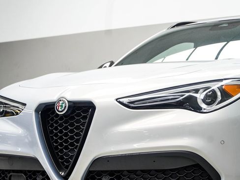 Used 2021 Alfa Romeo Stelvio Ti Sport AWD/4WD image 2
