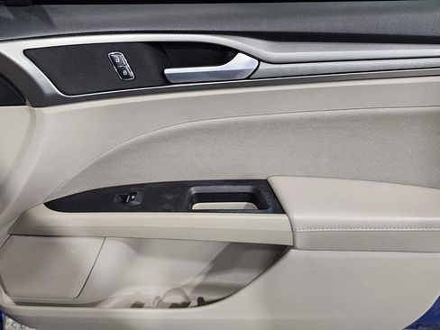 Used 2018 Ford Fusion SE w/ Fusion SE Technology Package image 26