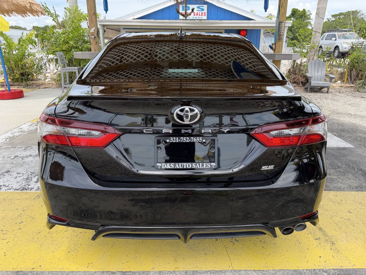 Used 2022 Toyota Camry SE FWD image 6