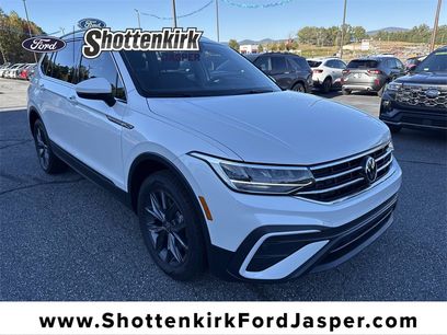 Used 2023 Volkswagen Tiguan SE w/ Panoramic Sunroof Package