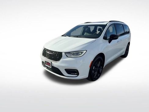 New 2026 Chrysler Pacifica Limited image 35