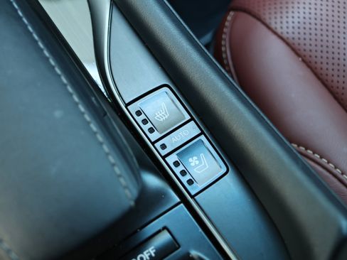 Used 2019 Lexus LX 570 4WD image 34