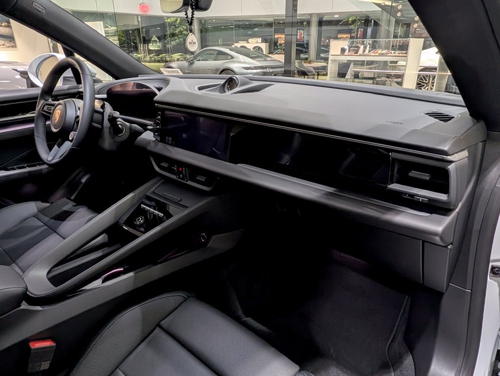 New 2026 Porsche Macan Electric RWD image 18