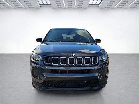 Used 2023 Jeep Compass Sport image 3