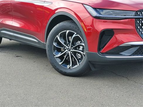 New 2026 Lincoln Nautilus Premier image 2