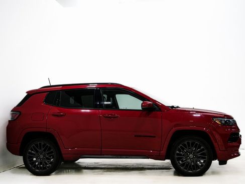 Used 2022 Jeep Compass Limited w/ (RED) Package image 5