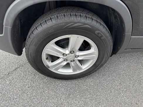 Used 2019 Chevrolet Trax LS w/ Tint and Cruise Package FWD image 9