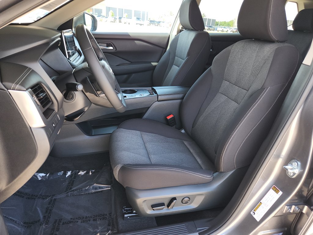 Used 2026 Nissan Rogue SV FWD image 13