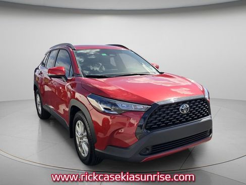 Used 2024 Toyota Corolla Cross LE w/ Moonroof Package image 4