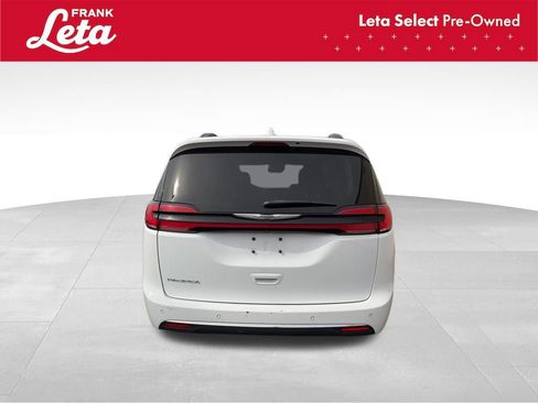 Used 2022 Chrysler Pacifica Touring-L image 5