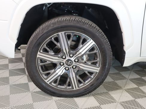 Used 2022 Toyota Tundra Capstone AWD/4WD image 18