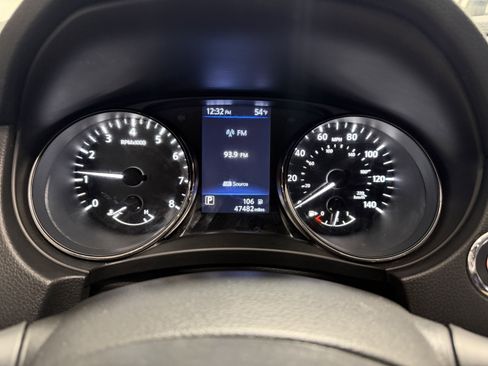 Used 2020 Nissan Rogue Sport SV w/ Technology Package image 9