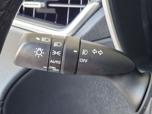Used 2023 Toyota Corolla Cross XLE FWD image 34