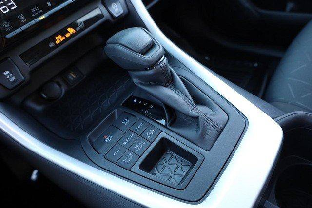 Used 2025 Toyota RAV4 XLE AWD/4WD image 17