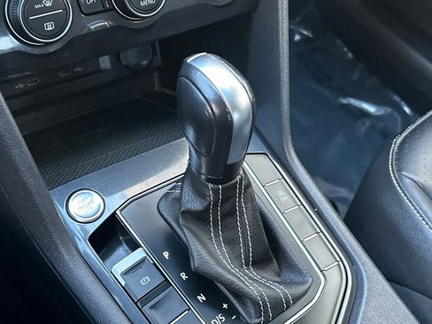 Used 2021 Volkswagen Tiguan SE image 21