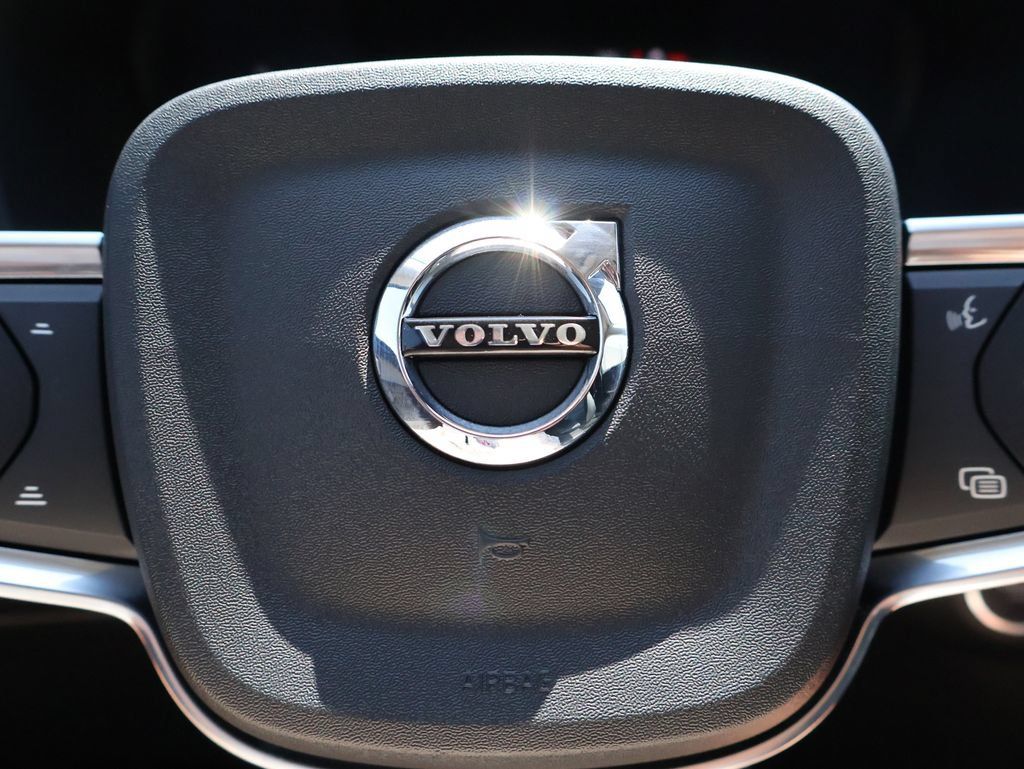 Used 2025 Volvo XC40 B5 Plus AWD/4WD image 27