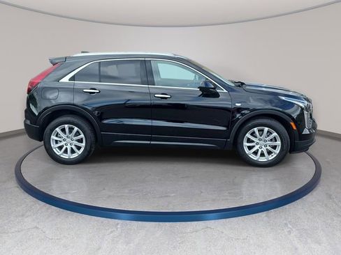 Used 2021 Cadillac XT4 Luxury w/ Cold Weather Package image 5