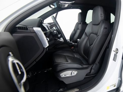 Certified 2017 Porsche Cayenne AWD/4WD image 4