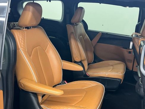 Used 2022 Chrysler Pacifica Pinnacle image 9