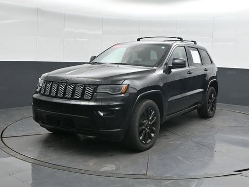 Used 2022 Jeep Grand Cherokee Laredo X image 7