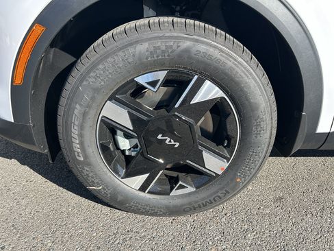 New 2026 Kia Sportage LX image 9