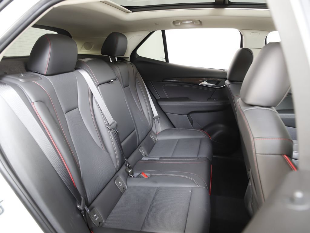 Used 2023 Buick Envision Essence w/ Sport Touring Package AWD/4WD image 10