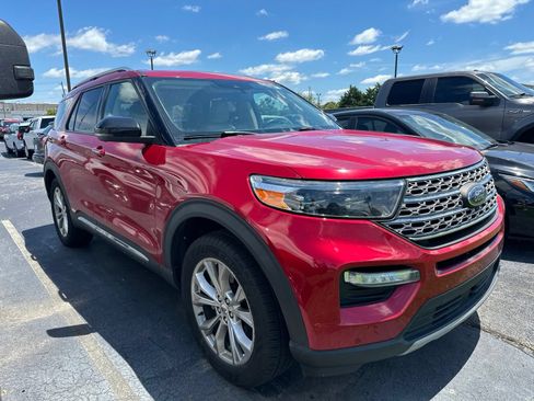 Used 2021 Ford Explorer Limited w/ Equipment Group 301A AWD/4WD image 2