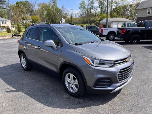 Used 2019 Chevrolet Trax LT w/ LT Convenience Package AWD/4WD image 3